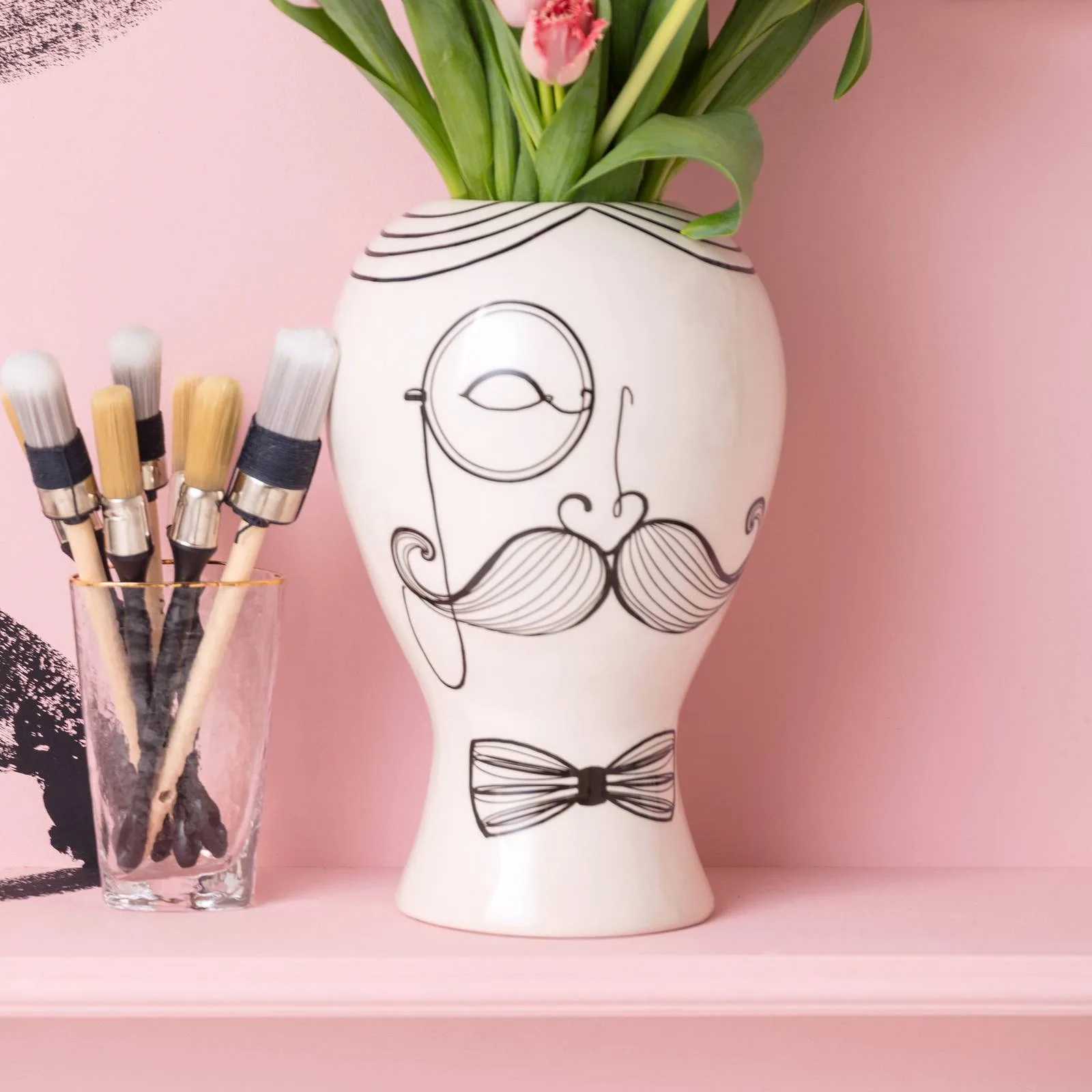 KARE Favola Men-vase, højde 30 cm, keramik, sort/hvid — studentergave fra lampegiganten.dk