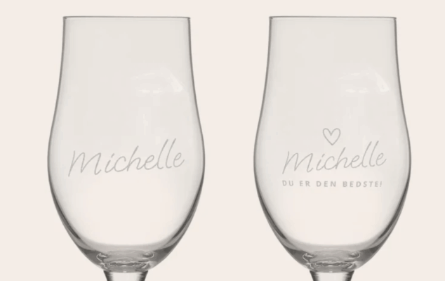 Ølglas på fod med gravering